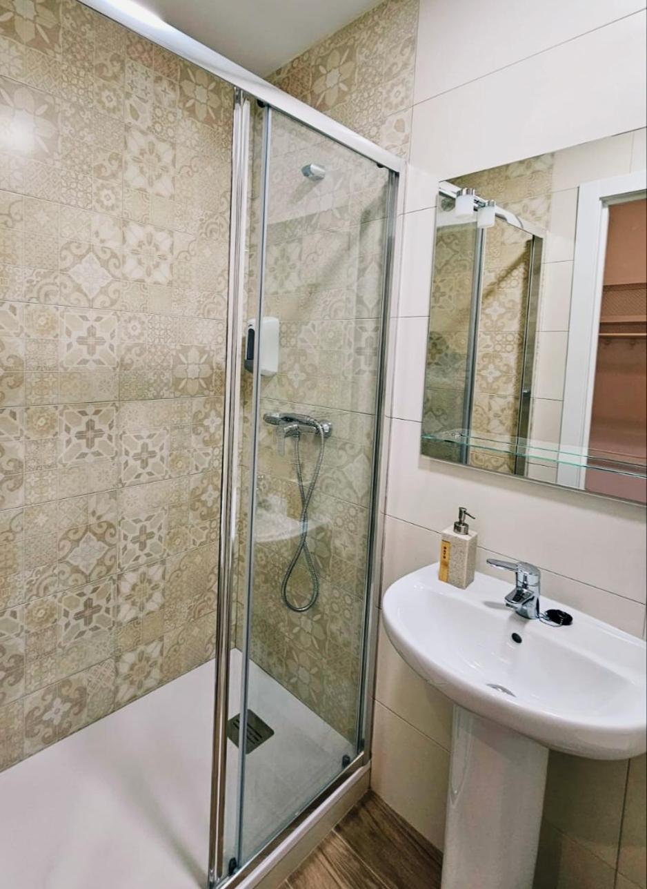 Hostal Andrea Granvia Madrid Exterior photo